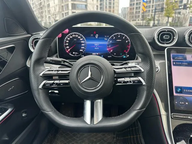 Mercedes-Benz C-Class 2022 C 260 L Versión deportiva interior foto 15 Mercedes-Benz C-Class 2022 C 260 L Versión deportiva interior foto 15