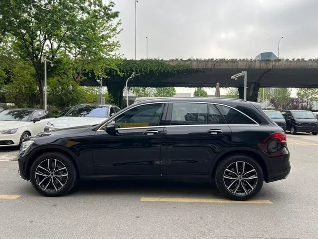Mercedes-Benz GLC 2022 GLC 260 L 4MATIC Luxury type exterior photo 4 Mercedes-Benz GLC 2022 GLC 260 L 4MATIC Luxury type exterior photo 4