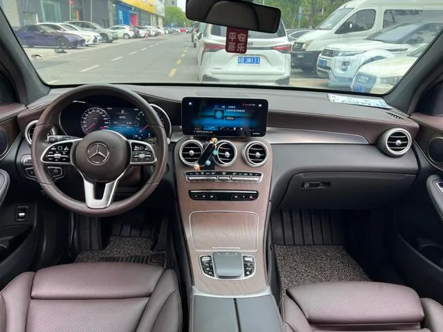 Mercedes-Benz GLC 2022 GLC 260 L 4MATIC Luxury type interior photo 14 Mercedes-Benz GLC 2022 GLC 260 L 4MATIC Luxury type interior photo 14