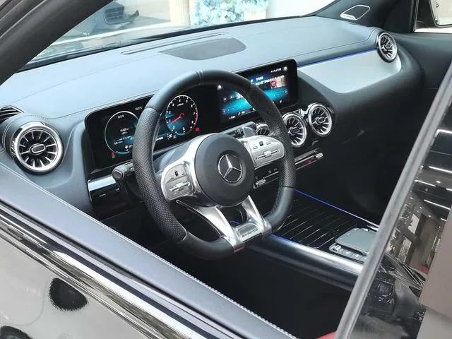 Mercedes-Benz GLA AMG 2021 AMG GLA 35 4MATIC extérieur photo 9