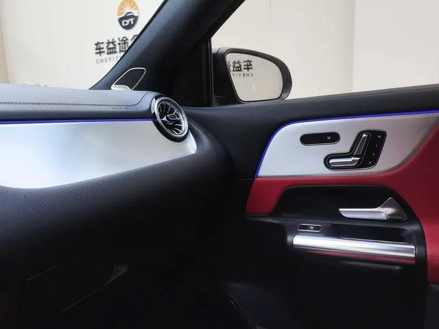 Mercedes-Benz GLA AMG 2021 AMG GLA 35 4MATIC intérieur photo 19