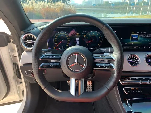 Mercedes-Benz E-Class (Imported) 2023 Restyling E 260 Coupe interior photo 10 Mercedes-Benz E-Class (Imported) 2023 Restyling E 260 Coupe interior photo 10