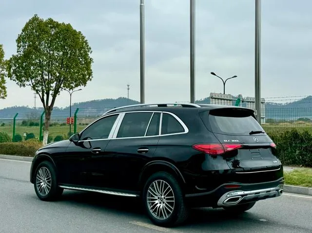 Mercedes-Benz GLC 2024 GLC 300 L 4MATIC Dynamic 7 seat interior photo 11 Mercedes-Benz GLC 2024 GLC 300 L 4MATIC Dynamic 7 seat interior photo 11