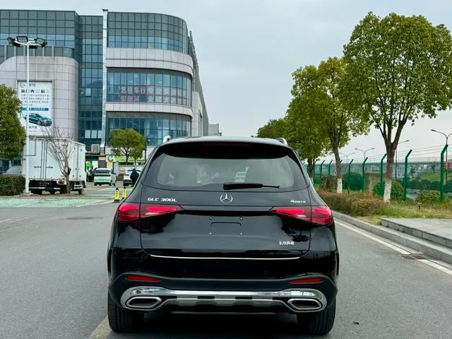 Mercedes-Benz GLC 2024 GLC 300 L 4MATIC Dynamic 7 seat interior photo 12 Mercedes-Benz GLC 2024 GLC 300 L 4MATIC Dynamic 7 seat interior photo 12