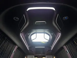 Mercedes-Benz V-Class 2022 V 260 L Long Wheelbase Deluxe Edition interior photo 11 Mercedes-Benz V-Class 2022 V 260 L Long Wheelbase Deluxe Edition interior photo 11