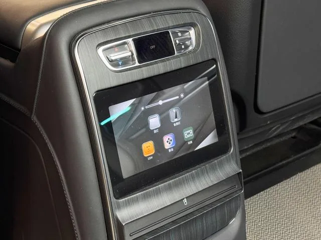 Mercedes-Benz V-Class 2022 V 260 L Long Wheelbase Deluxe Edition interior photo 14 Mercedes-Benz V-Class 2022 V 260 L Long Wheelbase Deluxe Edition interior photo 14