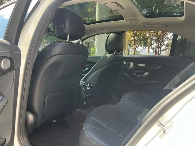 Mercedes-Benz C-Class 2021 C 260 L Sports Star Yao Zhen Tibetan Edition interior photo 9 Mercedes-Benz C-Class 2021 C 260 L Sports Star Yao Zhen Tibetan Edition interior photo 9