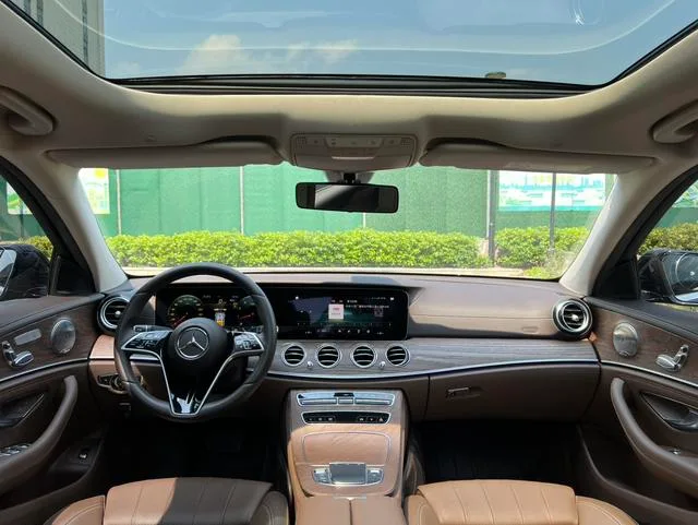 Mercedes-Benz E-Class 2023 E 260 L Passenger car interior photo 8 Mercedes-Benz E-Class 2023 E 260 L Passenger car interior photo 8