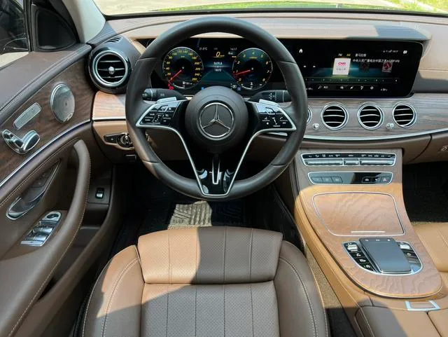 Mercedes-Benz E-Class 2023 E 260 L Passenger car interior photo 9 Mercedes-Benz E-Class 2023 E 260 L Passenger car interior photo 9