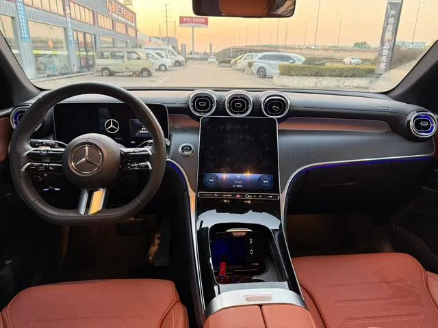Mercedes-Benz GLC 2024 GLC 260 L 4MATIC Luxury type 5 seat interior photo 6 Mercedes-Benz GLC 2024 GLC 260 L 4MATIC Luxury type 5 seat interior photo 6