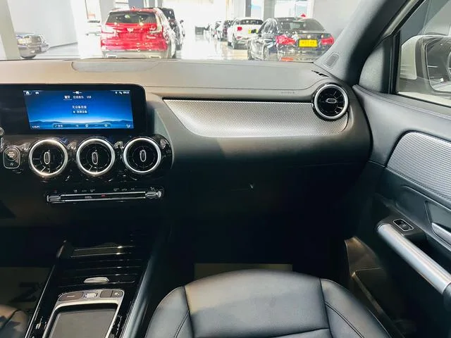 Mercedes-Benz GLA 2024 GLA 200 exterior foto 7 Mercedes-Benz GLA 2024 GLA 200 exterior foto 7