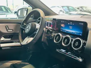 Mercedes-Benz GLA 2024 GLA 200 interior foto 11 Mercedes-Benz GLA 2024 GLA 200 interior foto 11