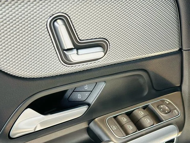 Mercedes-Benz GLA 2024 GLA 200 interior foto 14 Mercedes-Benz GLA 2024 GLA 200 interior foto 14