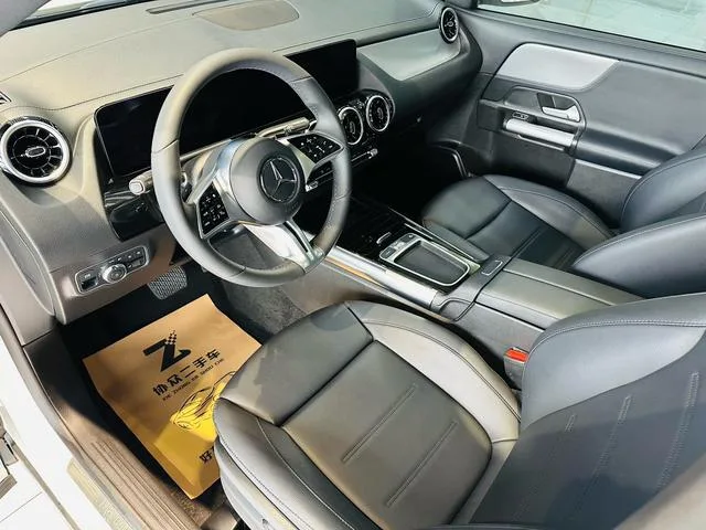 Mercedes-Benz GLA 2024 GLA 200 interior foto 16 Mercedes-Benz GLA 2024 GLA 200 interior foto 16