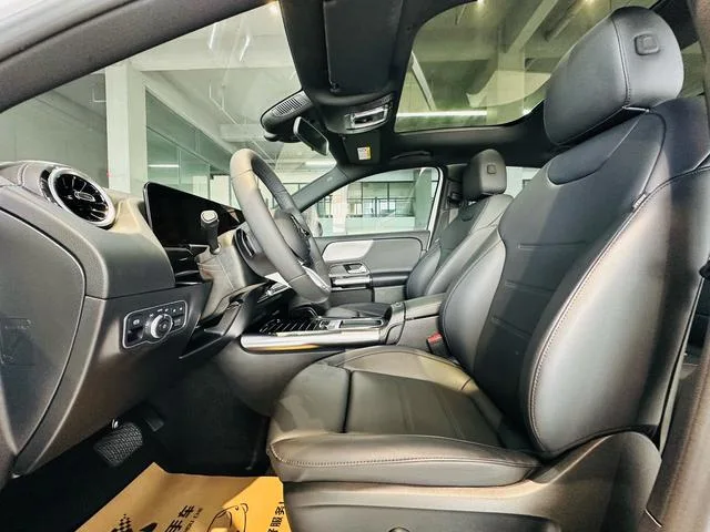 Mercedes-Benz GLA 2024 GLA 200 interior foto 19 Mercedes-Benz GLA 2024 GLA 200 interior foto 19
