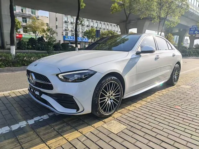 Mercedes-Benz C-Class 2023 C 260 L Versión deportiva exterior foto 1 Mercedes-Benz C-Class 2023 C 260 L Versión deportiva exterior foto 1
