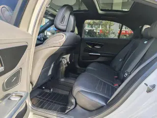 Mercedes-Benz C-Class 2023 C 260 L Versión deportiva interior foto 6 Mercedes-Benz C-Class 2023 C 260 L Versión deportiva interior foto 6