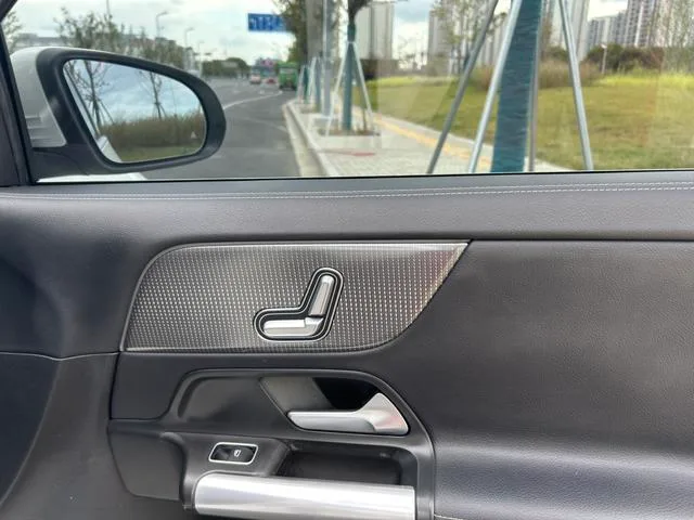 Mercedes-Benz GLA 2023 GLA 220 exterior photo 7 Mercedes-Benz GLA 2023 GLA 220 exterior photo 7