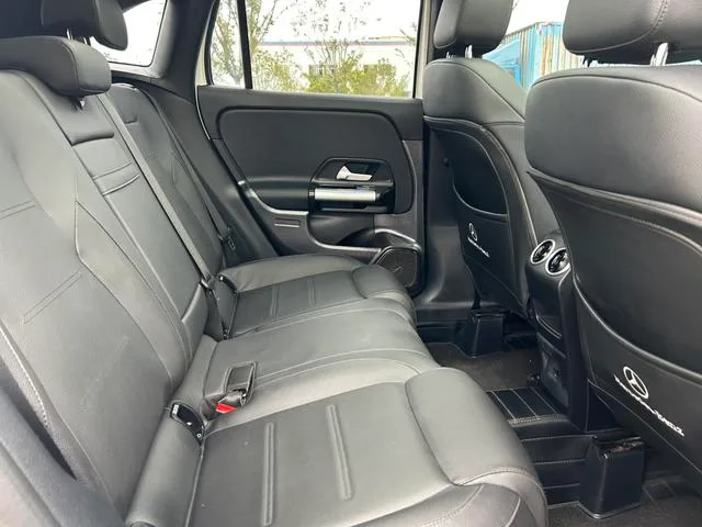 Mercedes-Benz GLA 2023 GLA 220 interior photo 10 Mercedes-Benz GLA 2023 GLA 220 interior photo 10