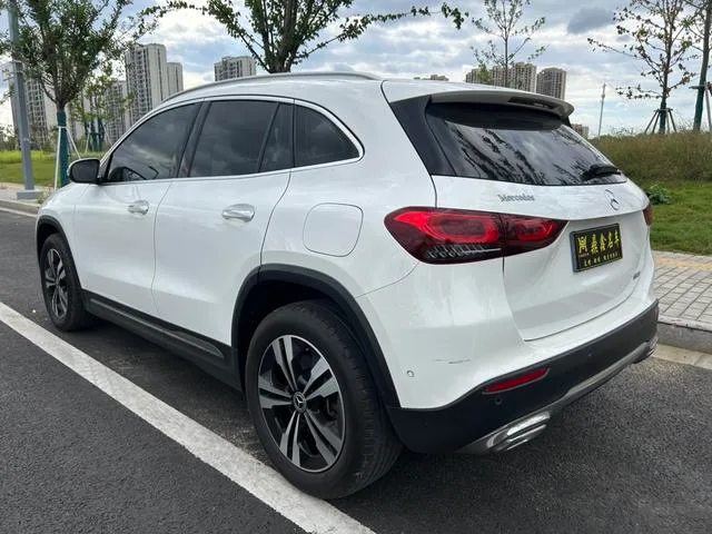 Mercedes-Benz GLA 2023 GLA 220 interior photo 14 Mercedes-Benz GLA 2023 GLA 220 interior photo 14