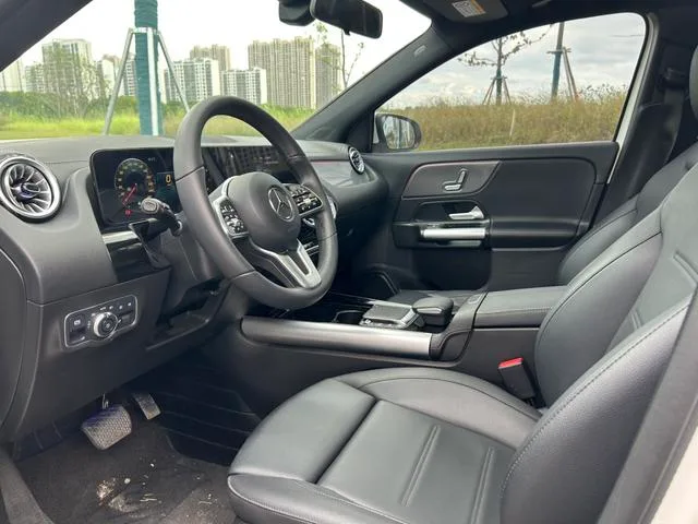 Mercedes-Benz GLA 2023 GLA 220 interior photo 16 Mercedes-Benz GLA 2023 GLA 220 interior photo 16