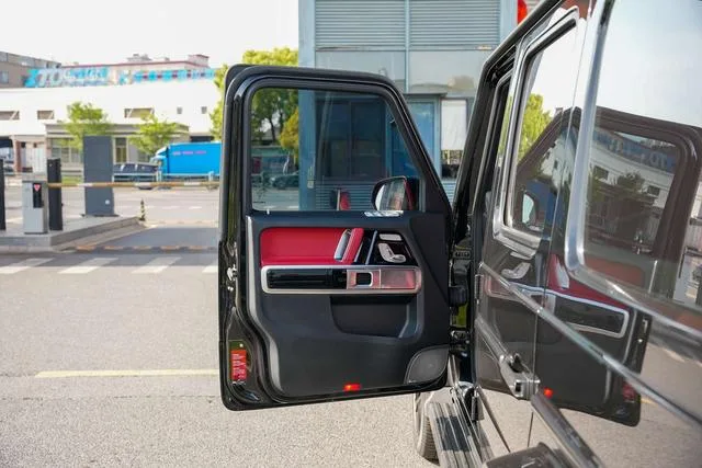 Mercedes-Benz Mercedes-AMG G-Class 2022 AMG G 63 интерьер фото 9