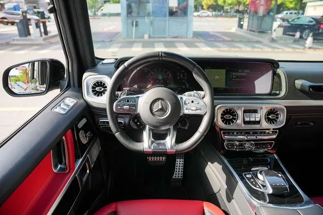Mercedes-Benz Mercedes-AMG G-Class 2022 AMG G 63 интерьер фото 10