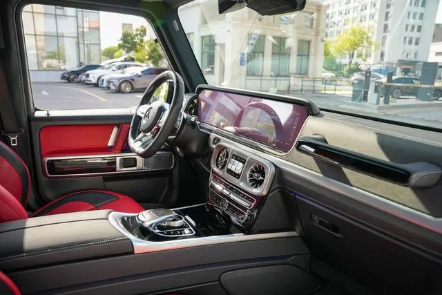 Mercedes-Benz Mercedes-AMG G-Class 2022 AMG G 63 интерьер фото 13