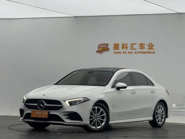 Mercedes-Benz A-Class 2021 A 200 L Versión dinámica de coche deportivo exterior foto 1 Mercedes-Benz A-Class 2021 A 200 L Versión dinámica de coche deportivo exterior foto 1