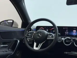 Mercedes-Benz A-Class 2021 A 200 L Versión dinámica de coche deportivo interior foto 8 Mercedes-Benz A-Class 2021 A 200 L Versión dinámica de coche deportivo interior foto 8