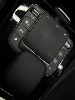 Mercedes-Benz A-Class 2021 A 200 L Version dynamique de la voiture de sport intérieur photo 17 Mercedes-Benz A-Class 2021 A 200 L Version dynamique de la voiture de sport intérieur photo 17