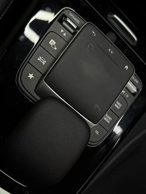 Mercedes-Benz A-Class 2021 A 200 L Version dynamique de la voiture de sport intérieur photo 17 Mercedes-Benz A-Class 2021 A 200 L Version dynamique de la voiture de sport intérieur photo 17
