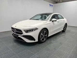 Mercedes-Benz A-Class 2023 A 200 L Voiture de sport version mode extérieur photo 1 Mercedes-Benz A-Class 2023 A 200 L Voiture de sport version mode extérieur photo 1