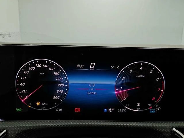 Mercedes-Benz A-Class 2023 A 200 L Voiture de sport version mode extérieur photo 8 Mercedes-Benz A-Class 2023 A 200 L Voiture de sport version mode extérieur photo 8