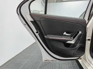 Mercedes-Benz A-Class 2023 A 200 L Voiture de sport version mode intérieur photo 14 Mercedes-Benz A-Class 2023 A 200 L Voiture de sport version mode intérieur photo 14