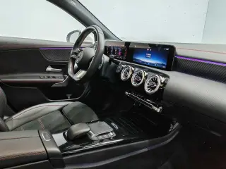 Mercedes-Benz A-Class 2023 A 200 L Voiture de sport version mode intérieur photo 15 Mercedes-Benz A-Class 2023 A 200 L Voiture de sport version mode intérieur photo 15