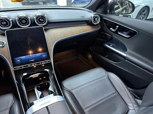 Mercedes-Benz C-Class 2022 Restyling C 260 L interior photo 10 Mercedes-Benz C-Class 2022 Restyling C 260 L interior photo 10