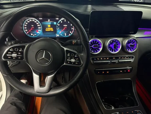 Mercedes-Benz GLC 2022 Restyling GLC 300 L 4MATIC Dynamic interior photo 10 Mercedes-Benz GLC 2022 Restyling GLC 300 L 4MATIC Dynamic interior photo 10