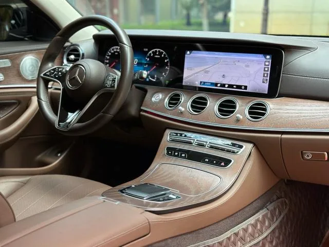 Mercedes-Benz E-Class 2023 Restyling E 300 L Luxury type Passenger car interior photo 10 Mercedes-Benz E-Class 2023 Restyling E 300 L Luxury type Passenger car interior photo 10