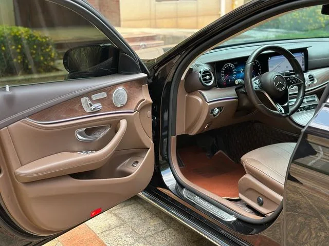 Mercedes-Benz E-Class 2023 Restyling E 300 L Luxury type Passenger car interior photo 13 Mercedes-Benz E-Class 2023 Restyling E 300 L Luxury type Passenger car interior photo 13