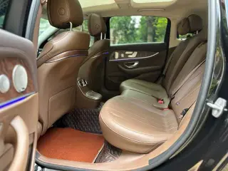 Mercedes-Benz E-Class 2023 Restyling E 300 L Luxury type Passenger car interior photo 15 Mercedes-Benz E-Class 2023 Restyling E 300 L Luxury type Passenger car interior photo 15