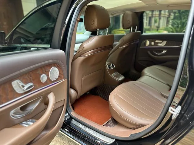 Mercedes-Benz E-Class 2023 Restyling E 300 L Luxury type Passenger car interior photo 16 Mercedes-Benz E-Class 2023 Restyling E 300 L Luxury type Passenger car interior photo 16