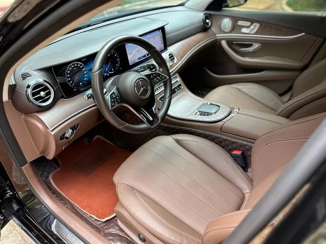 Mercedes-Benz E-Class 2023 Restyling E 300 L Luxury type Passenger car interior photo 17 Mercedes-Benz E-Class 2023 Restyling E 300 L Luxury type Passenger car interior photo 17