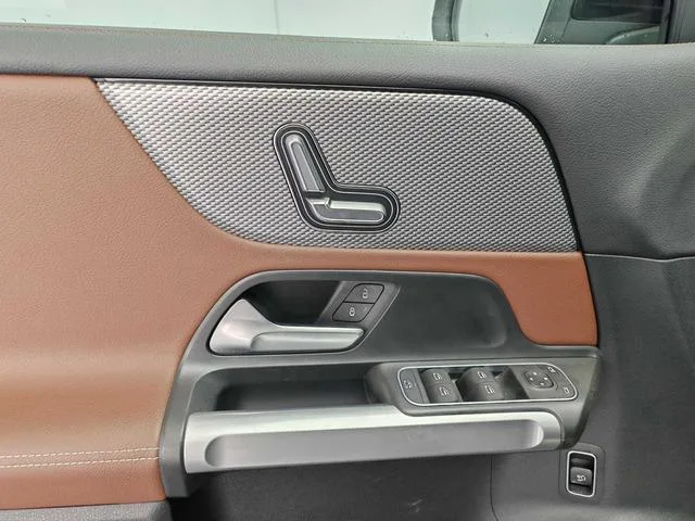 Mercedes-Benz GLB 2024 Restyling GLB 200 Dynamic interior photo 16 Mercedes-Benz GLB 2024 Restyling GLB 200 Dynamic interior photo 16