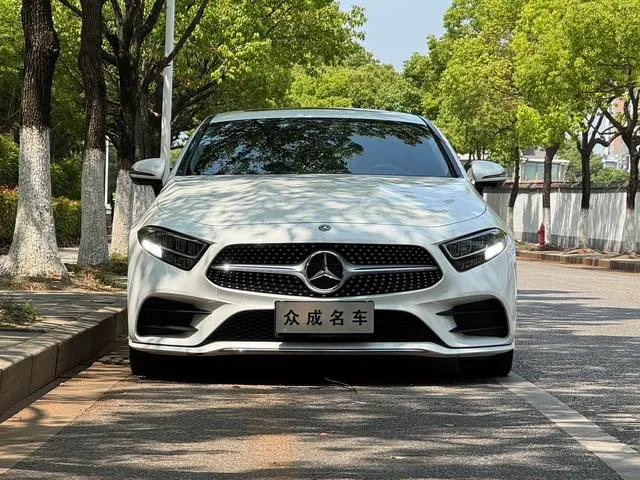 Mercedes-Benz CLS 2021 CLS 300 Dynamic exterior photo 2 Mercedes-Benz CLS 2021 CLS 300 Dynamic exterior photo 2