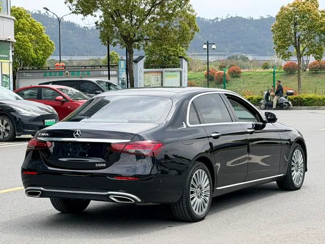 Mercedes-Benz E-Class 2023 E 300 L Fashionable Passenger car exterior photo 4 Mercedes-Benz E-Class 2023 E 300 L Fashionable Passenger car exterior photo 4