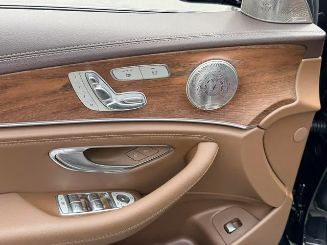Mercedes-Benz E-Class 2023 E 300 L Fashionable Passenger car interior photo 11 Mercedes-Benz E-Class 2023 E 300 L Fashionable Passenger car interior photo 11
