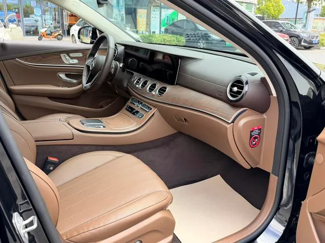 Mercedes-Benz E-Class 2023 E 300 L Fashionable Passenger car interior photo 15 Mercedes-Benz E-Class 2023 E 300 L Fashionable Passenger car interior photo 15