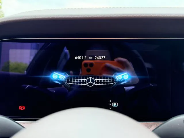 Mercedes-Benz E-Class 2023 E 300 L Fashionable Passenger car interior photo 16 Mercedes-Benz E-Class 2023 E 300 L Fashionable Passenger car interior photo 16
