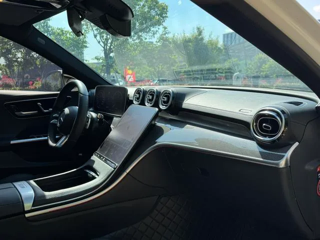 Mercedes-Benz C-Class 2022 C 260 L Sports version interior photo 12 Mercedes-Benz C-Class 2022 C 260 L Sports version interior photo 12